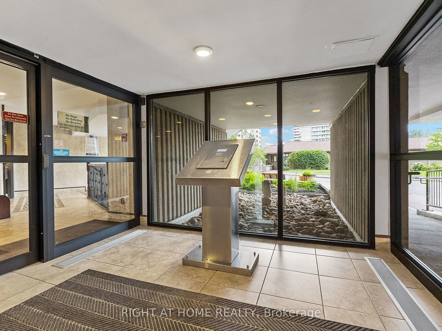 2 bed, $2,450 — Photo 2