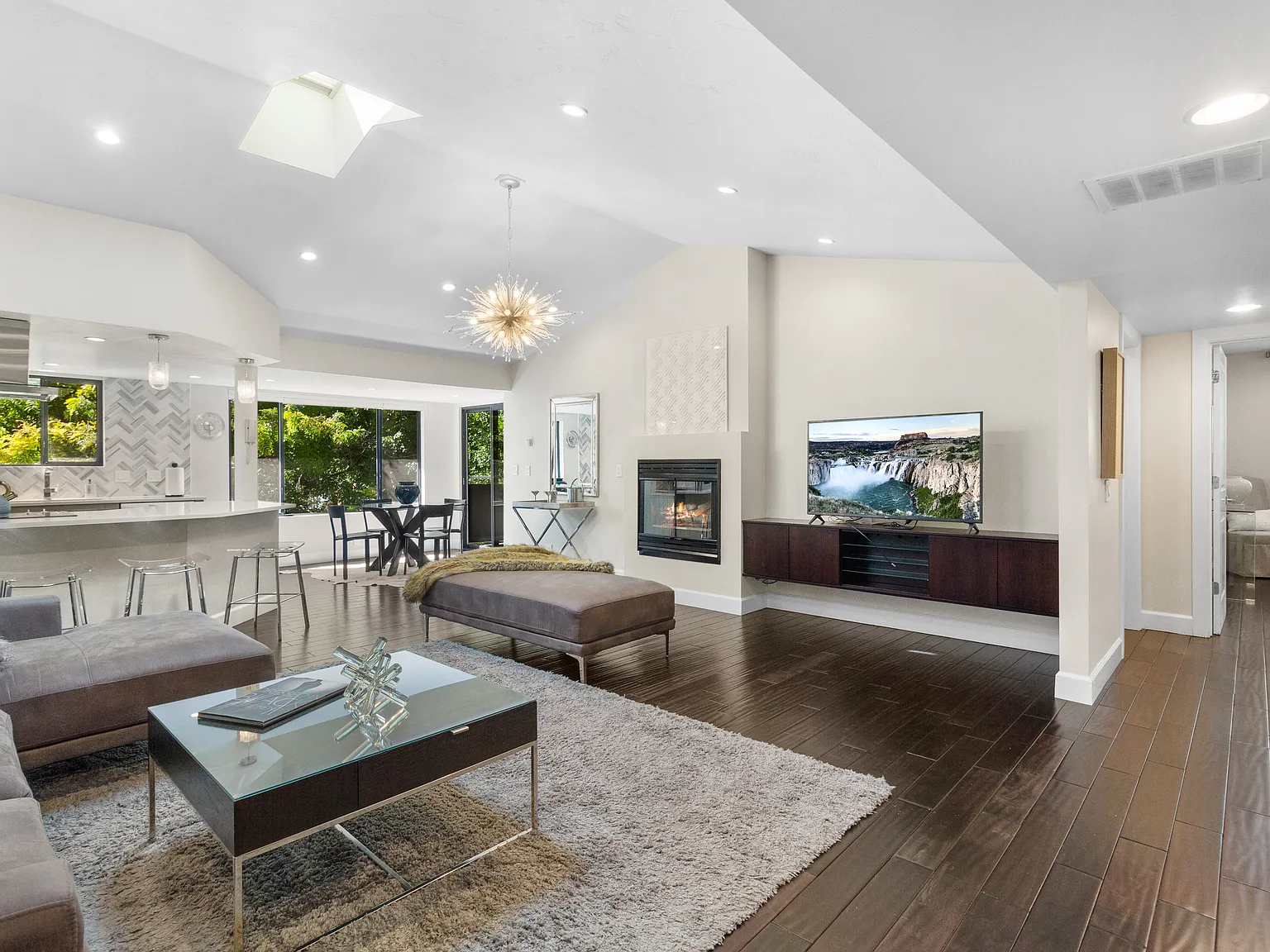 2 bed, 1326 sqft, $2,250 — Photo 2