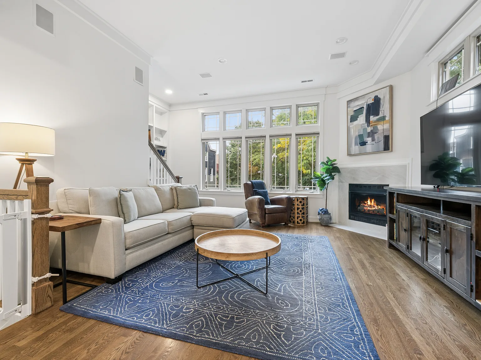 3 bed, 2.5 bath, 2200 sqft, $5,350 — Photo 4