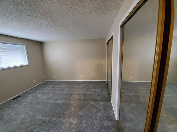 Master Bedroom (approx 12 x 12)