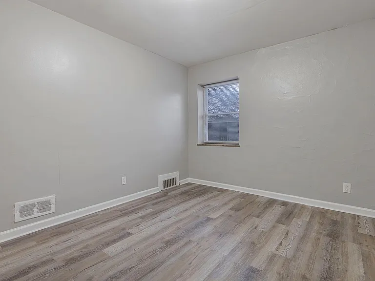 987 Lilley Ave — Photo 24