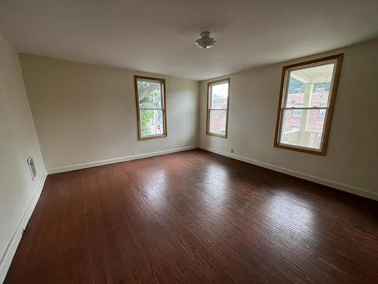 1441 Francis St — Photo 11