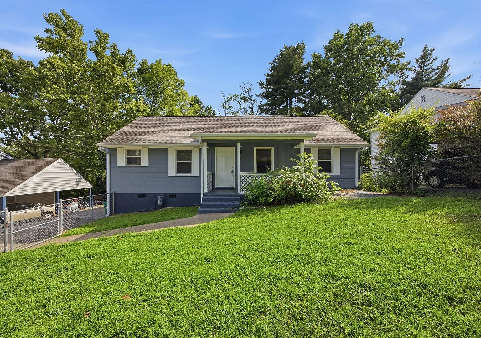 3 Bed 1.5 Bath in East Ridge Fenced Yard! — Photo 1