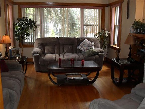 3rd image of 1910 Gunderson Ave
