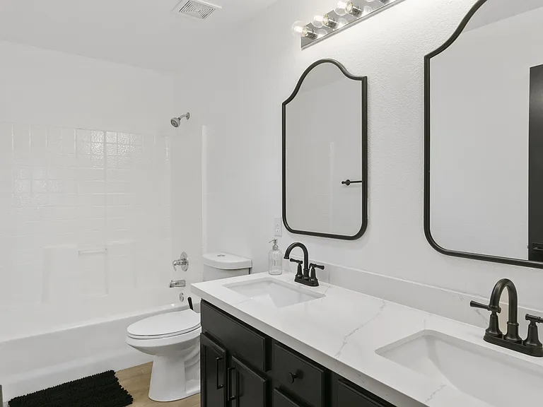10319 W Luke Ave — Photo 4
