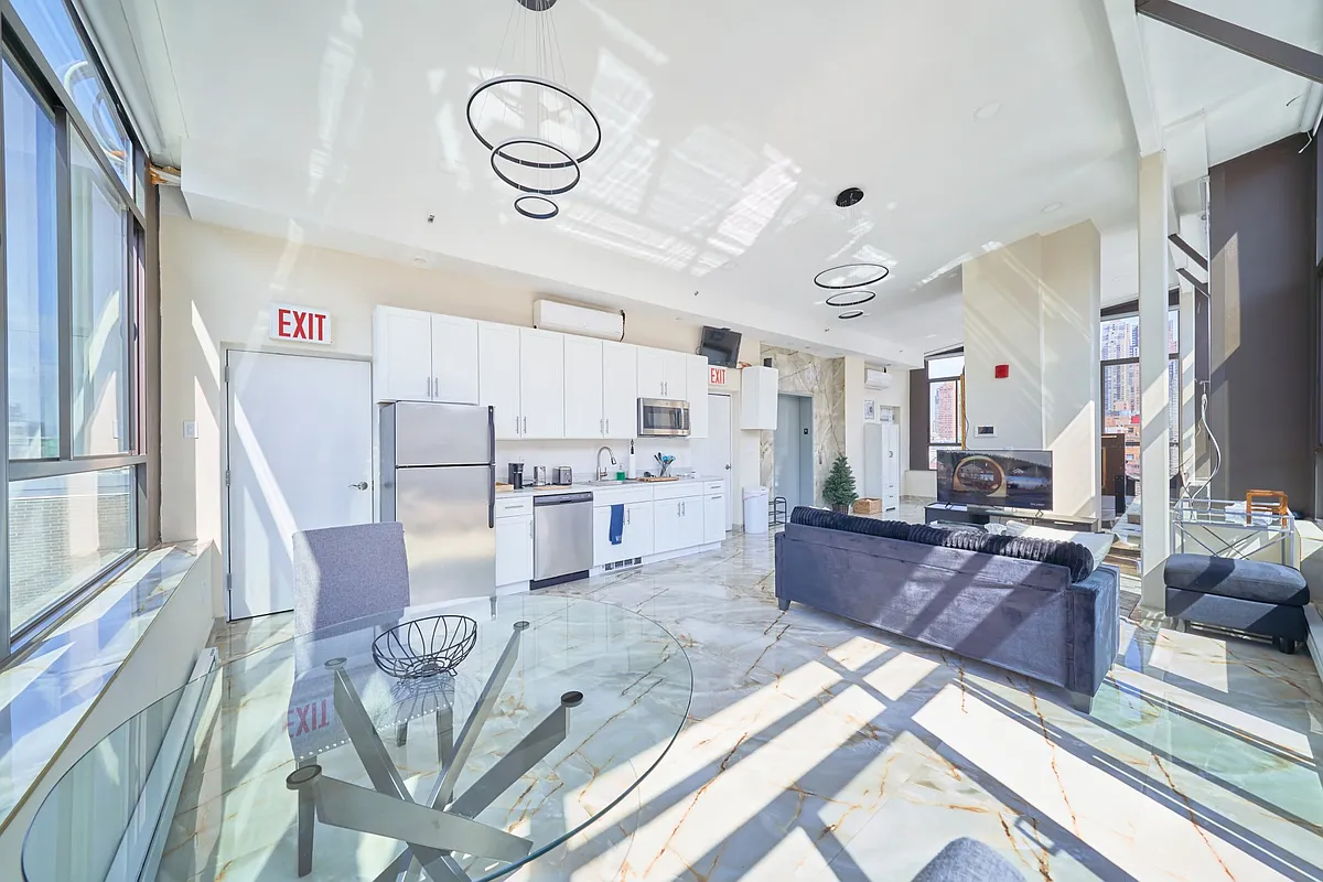 Building Photo - 402 W 50th St #PENTHOUSE