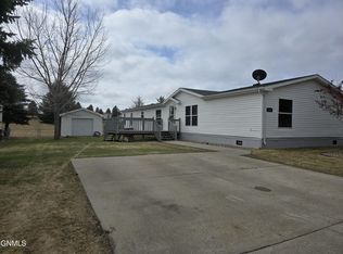 1701 Chandler Ln, Bismarck, ND 58503