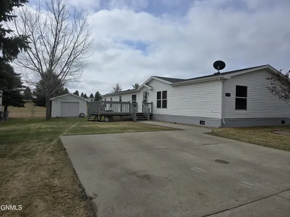 1701 Chandler Ln, Bismarck, ND 58503