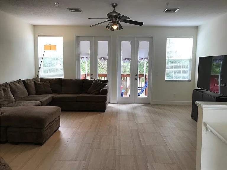 2915 Pointeview Dr — Photo 7