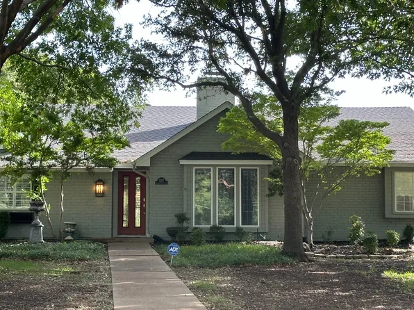 1027 Green Valley Ln, Duncanville, TX 75137