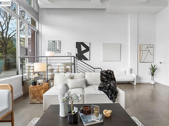 4th image of 226 2nd St #G2