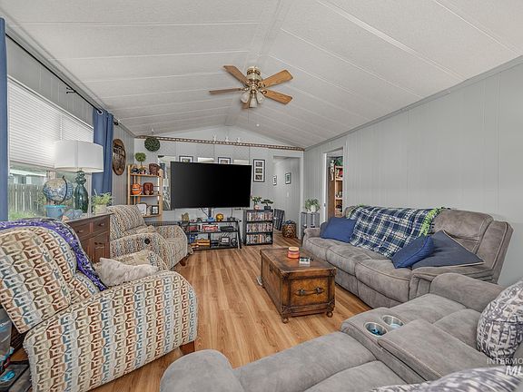 3rd image of 1202 SE 11th Ave