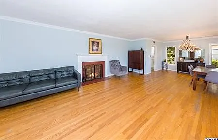 107 E Kenneth Rd — Photo 2