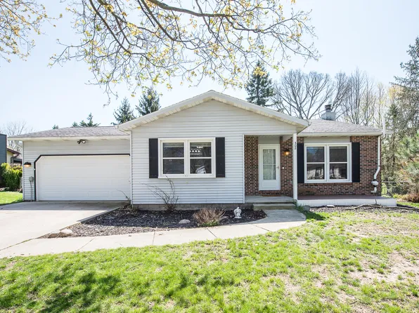 308 Oak Tree Dr, Clinton, MI 49236