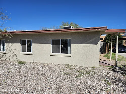2116 N Bell Ave Photo 1