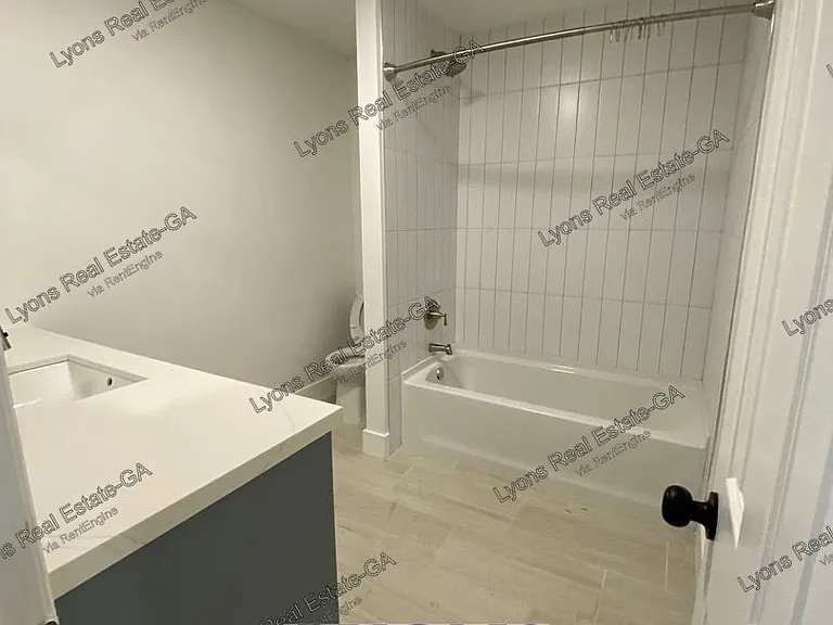 1028 S Gordon Ave — Photo 10