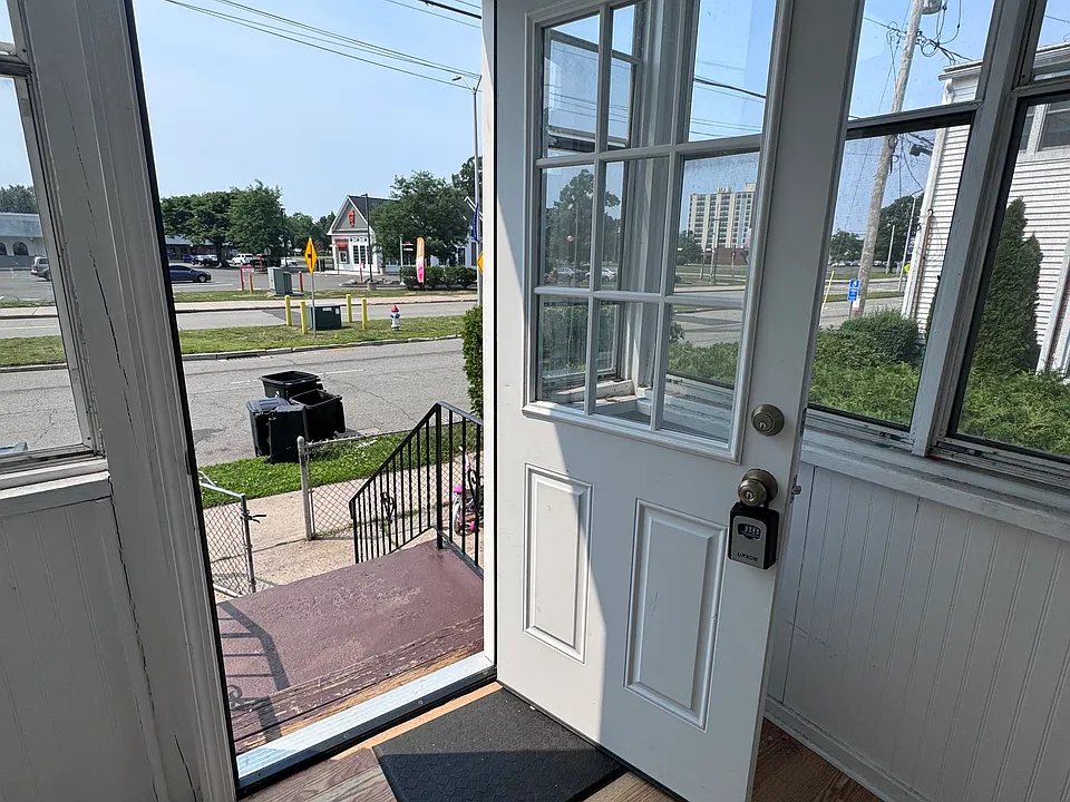 279 Captain Thomas Blvd #1