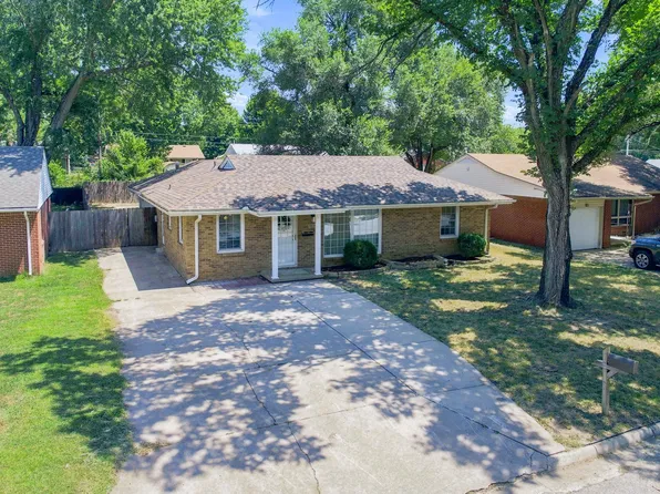 1214 N Westview Dr, Derby, KS 67037
