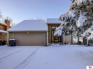 8211 Read St, Omaha, NE 68122