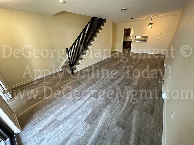 305 1/2 Madison St — Photo 8