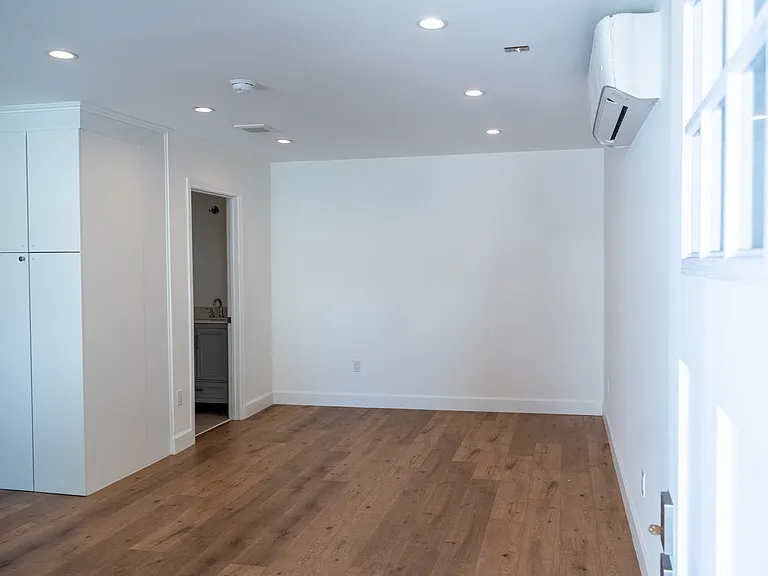10704 Langmuir Ave — Photo 6