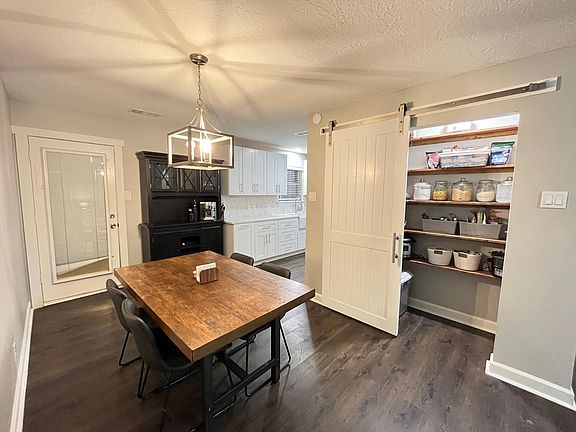 3rd image of 12567 Hackberry Dr