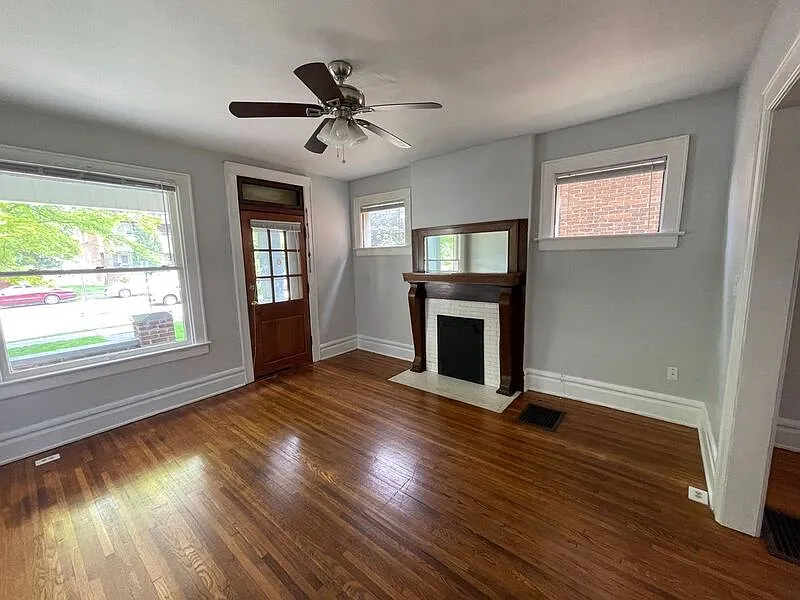1701-1707 N Summit St — Photo 2