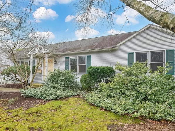 77 Eames Ave, Amherst, MA 01002