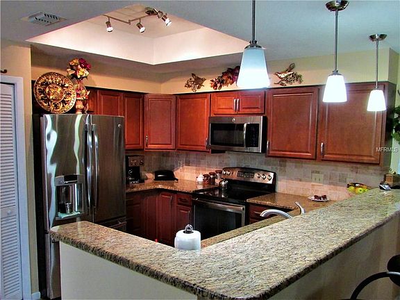 3rd image of 3213 Glenridge Ct