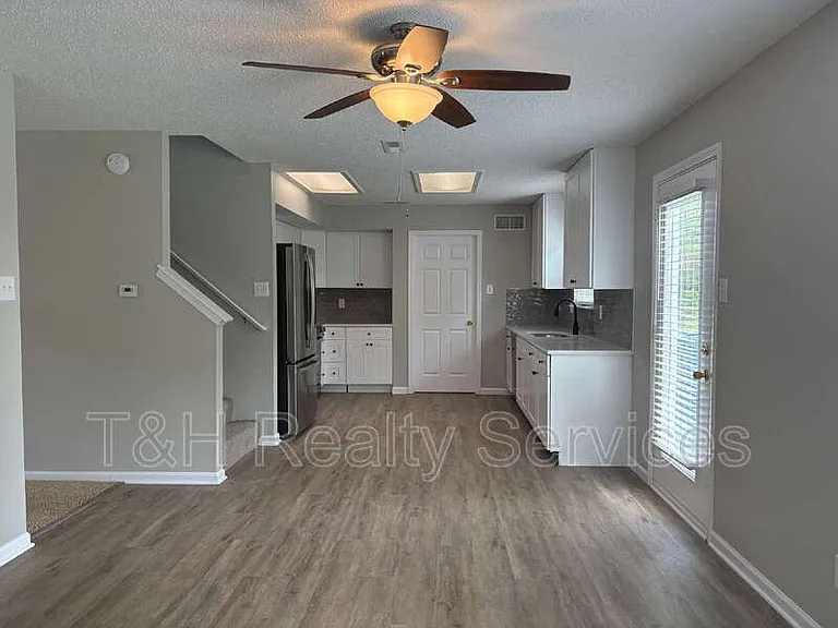 14928 Drayton Dr — Photo 10