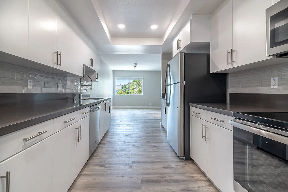 Bixby Hill Apartments — Photo 1