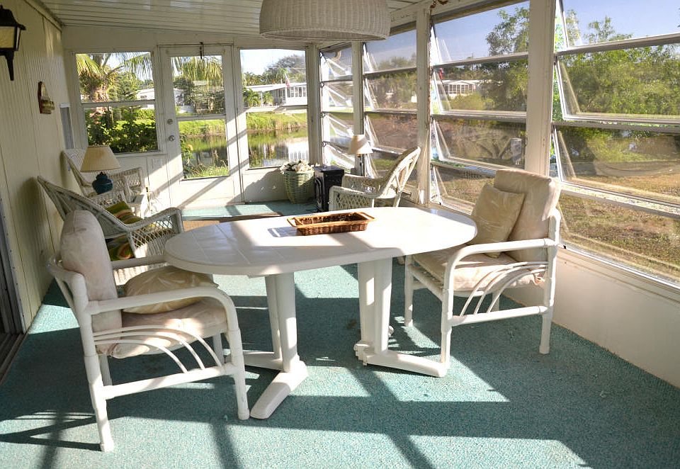 2nd image of 416 NE Jade Cir