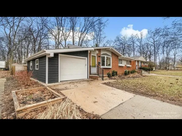 2825 Sequoia Pkwy, Ann Arbor, MI 48103