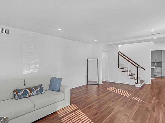 3rd image of 218 Forkner Dr APT D