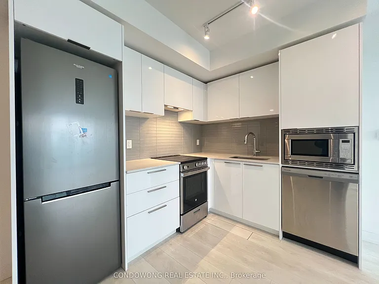 501 Yonge St #4812 — Photo 1