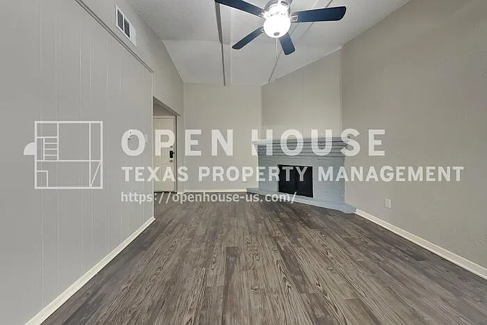3 bed, 2.0 bath, 1247 sqft, $2,025 — Photo 3