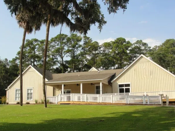 21 Fairway Dr, Edisto Island, SC 29438