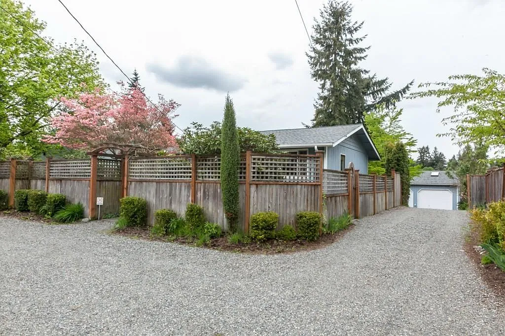 3 bed, 2340 sqft, $4,100 — Photo 1
