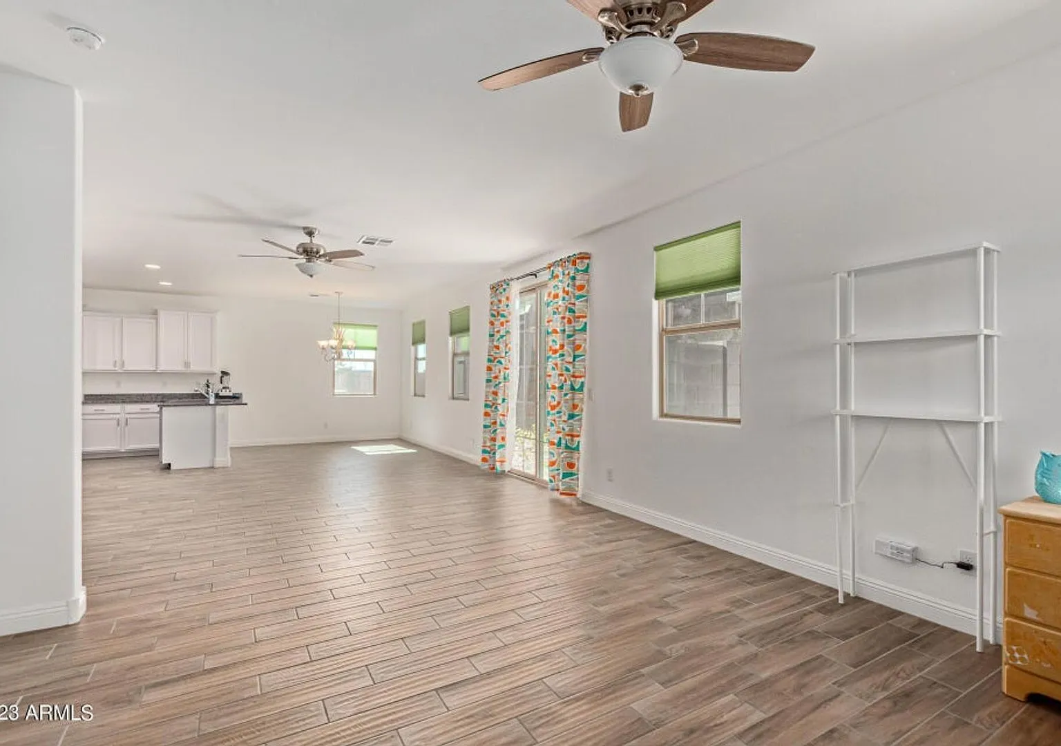 Gorgeous 4 bedroom, 3.5 bath w/2 car garage. Great location in Mesa! — Photo 4