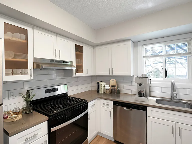 Lake Shore Park Apartments — Photo 8