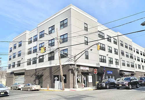 77 Park Ave Photo 1