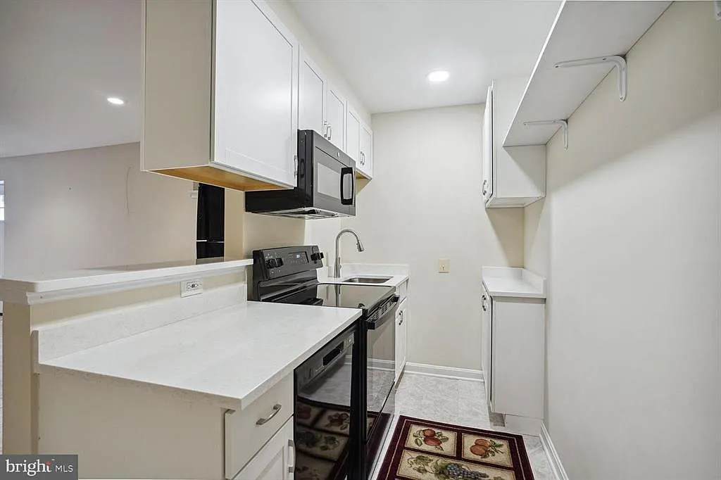 Building Photo - 6136 Deer Ridge Trl