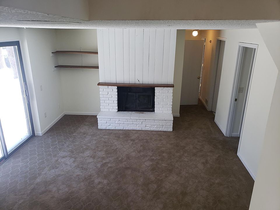Lower level basement (family Room)