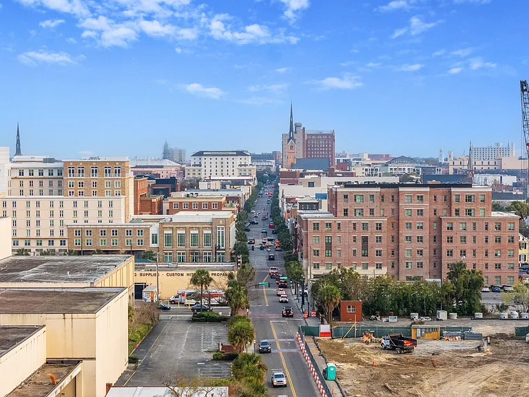 66 Line St #B — Photo 32