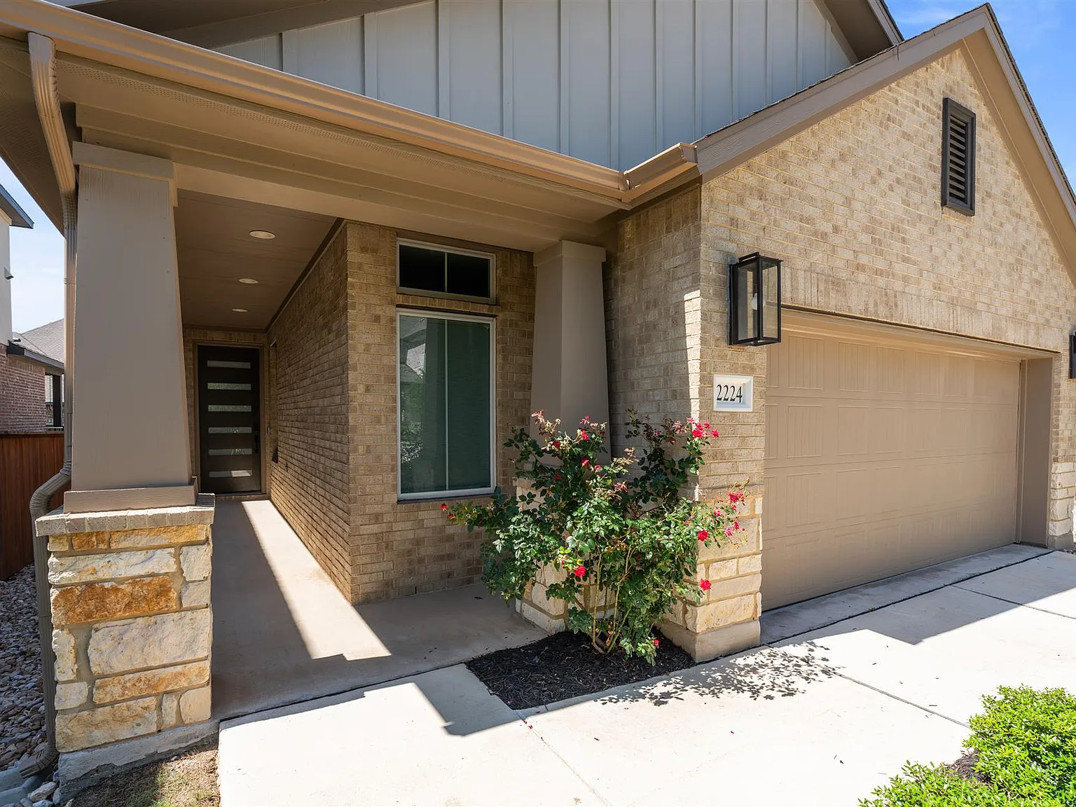3 bed, 2.0 bath, 1615 sqft, $2,900 — Photo 2