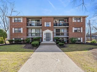 1 Centre St APT 11, Canton, MA 02021