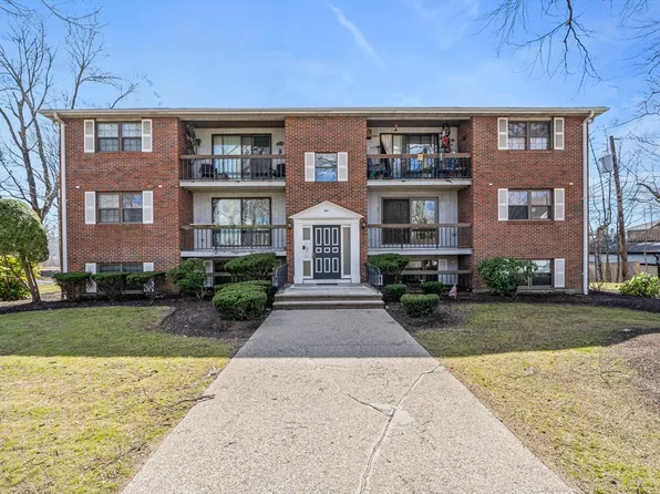 1 Centre St APT 11, Canton, MA 02021
