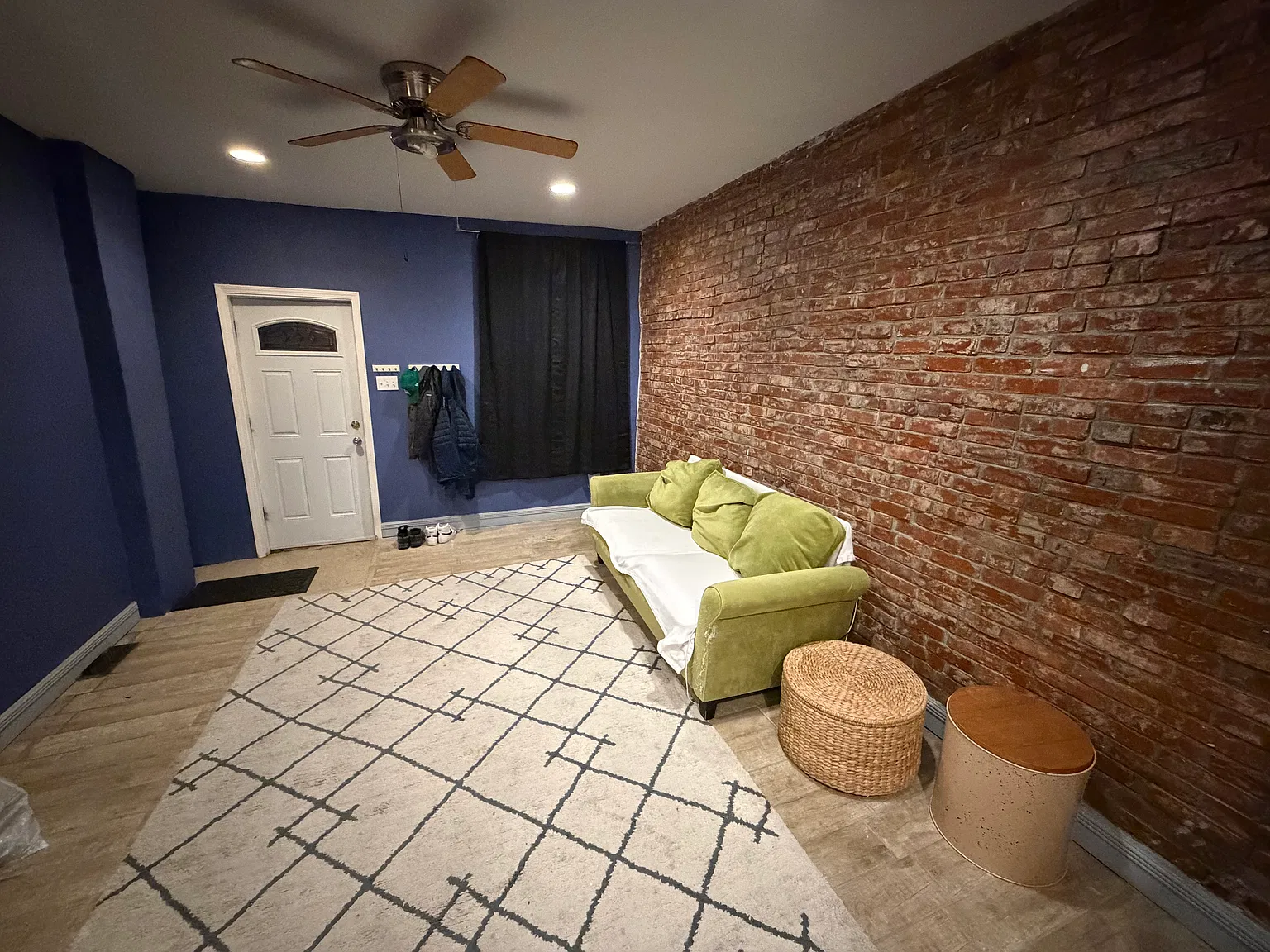 2 bed, 896 sqft, $2,200 — Photo 2