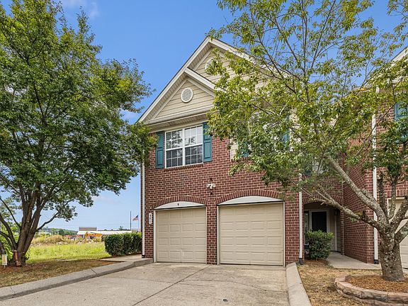 2nd image of 601 Heath Pl