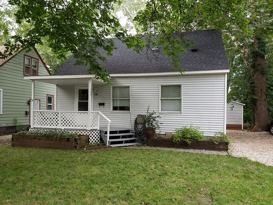 1st image of 109 Meerse St SE